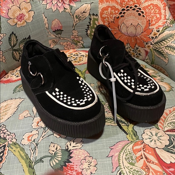 T-U-K Black and White Platforms Creepers, Size 5 - Picture 1 of 8